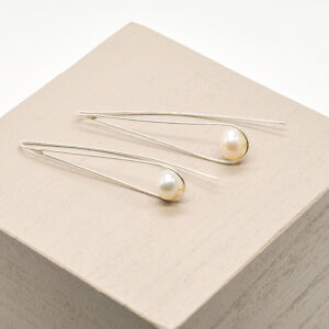 LONG DROP PEARL THREADER EARRINGS - Silver