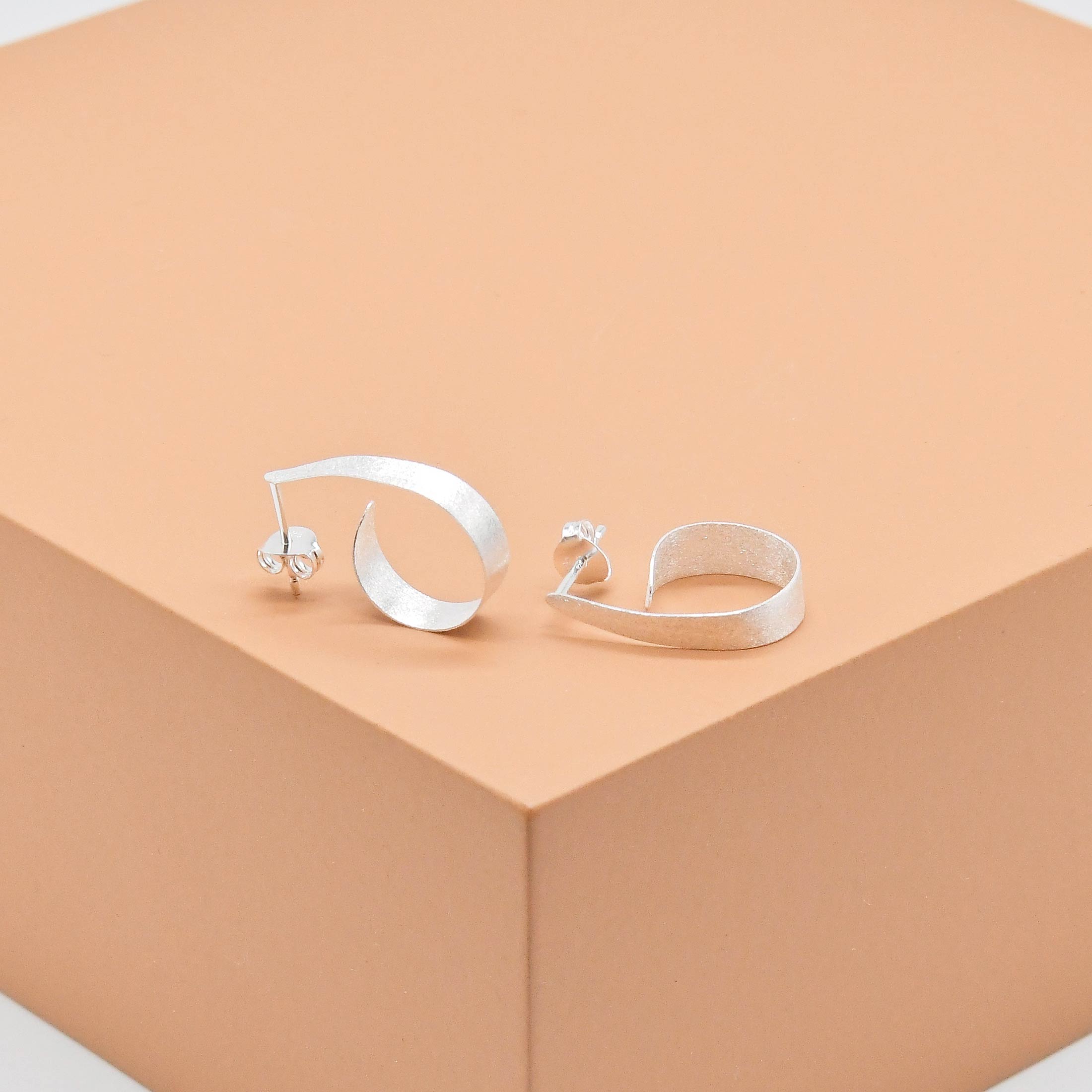 Minimalist Brushed Hoop Earrings - Image 3