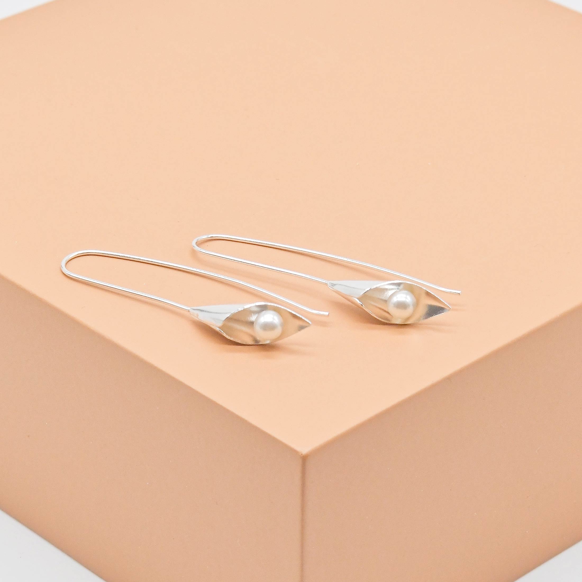 Calla Lily Pearl Threader Earrings
